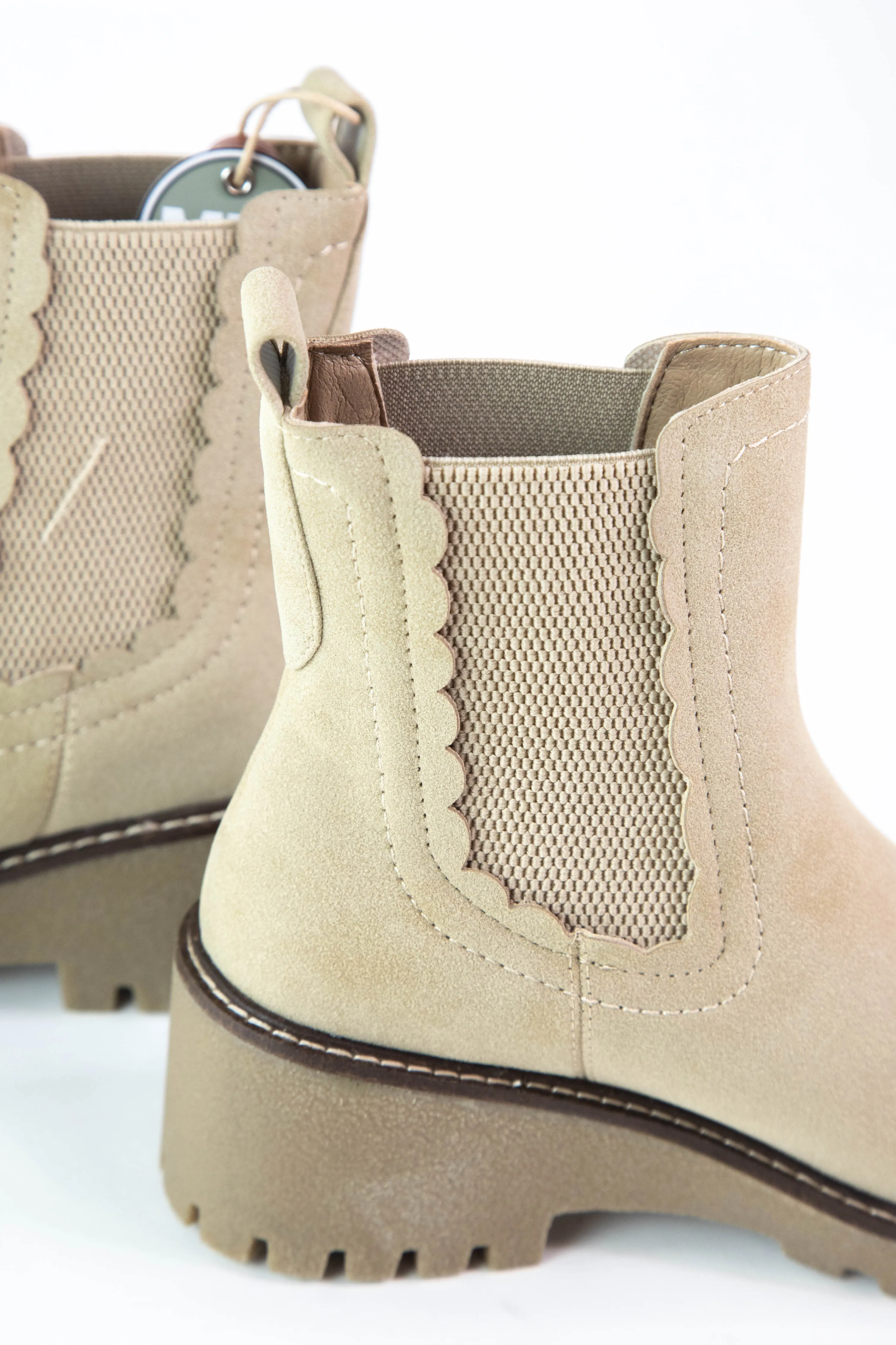 Kellen Scallop Detail Chelsea Boot, Sand